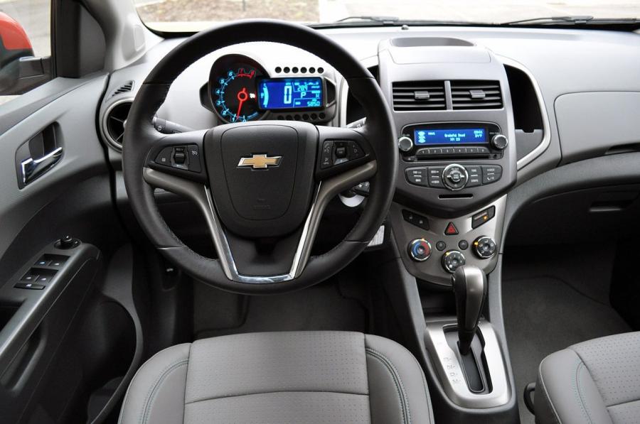  Chevrolet Sonic LTZ 2012 года  (фото 32 из 48)